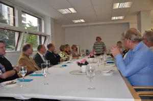 Yhteys entisiin opiskelijoihin